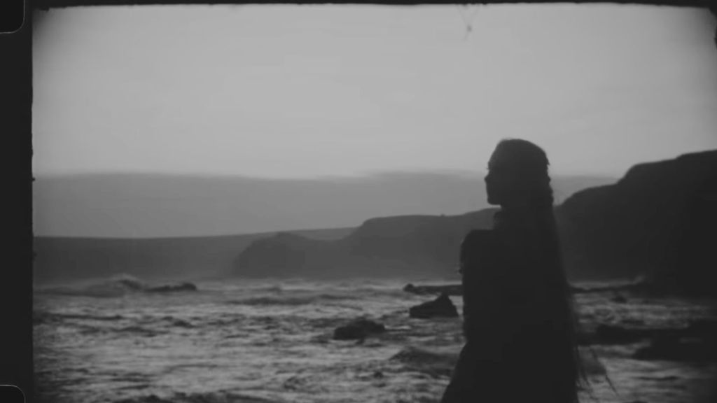 Vera Blue Haunts Uncle’s House With “Parallel&nbsp;Desire”